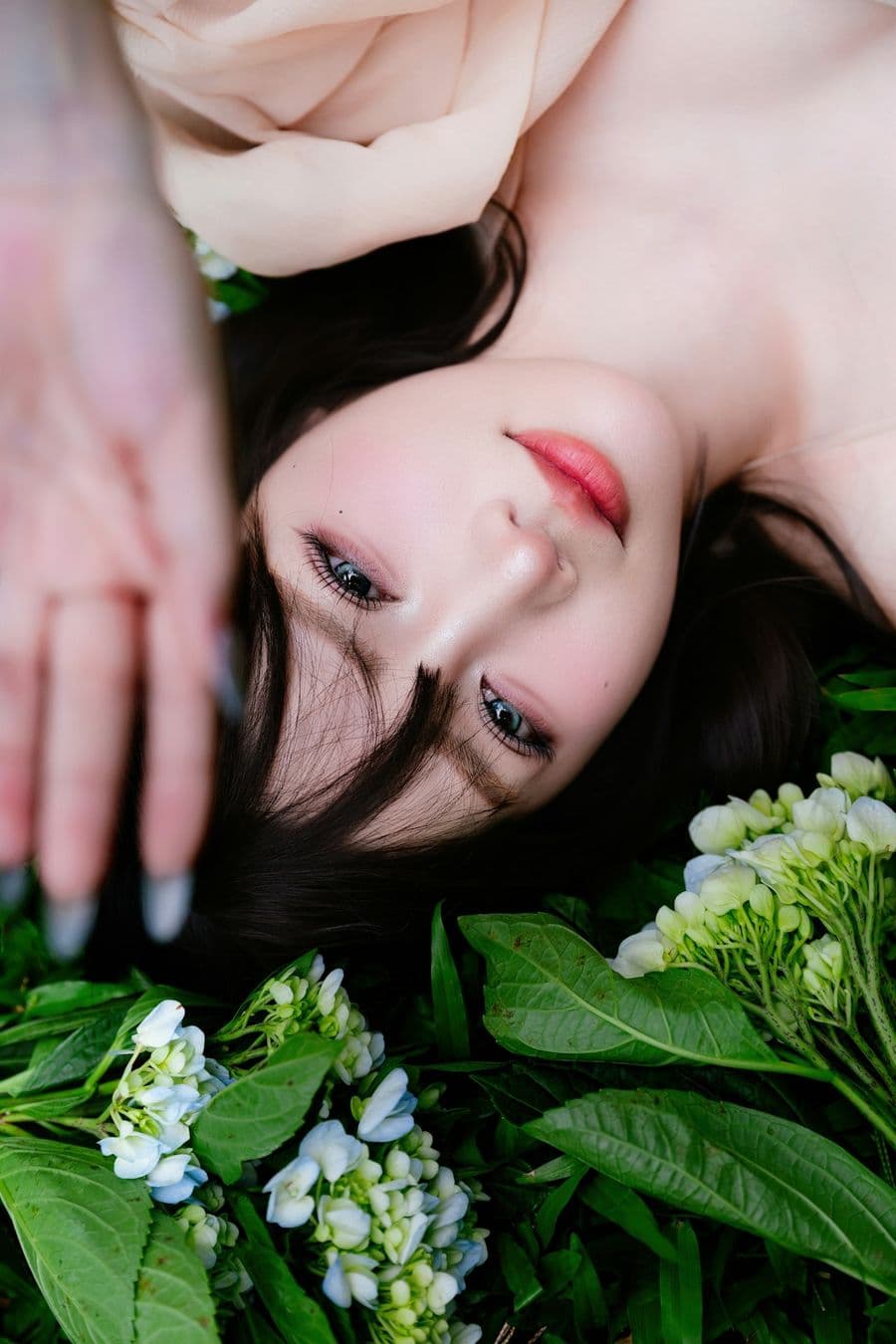 Defined lips after lip blush (photo: Elist Nguyen, Unsplash)