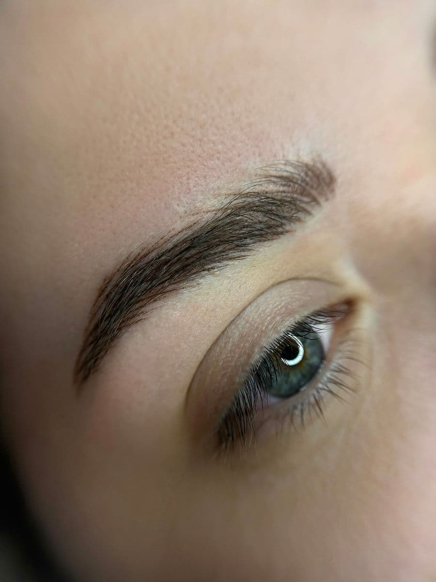 Precision work during a PMU session (photo: Veronika Veronikamaks, Unsplash)