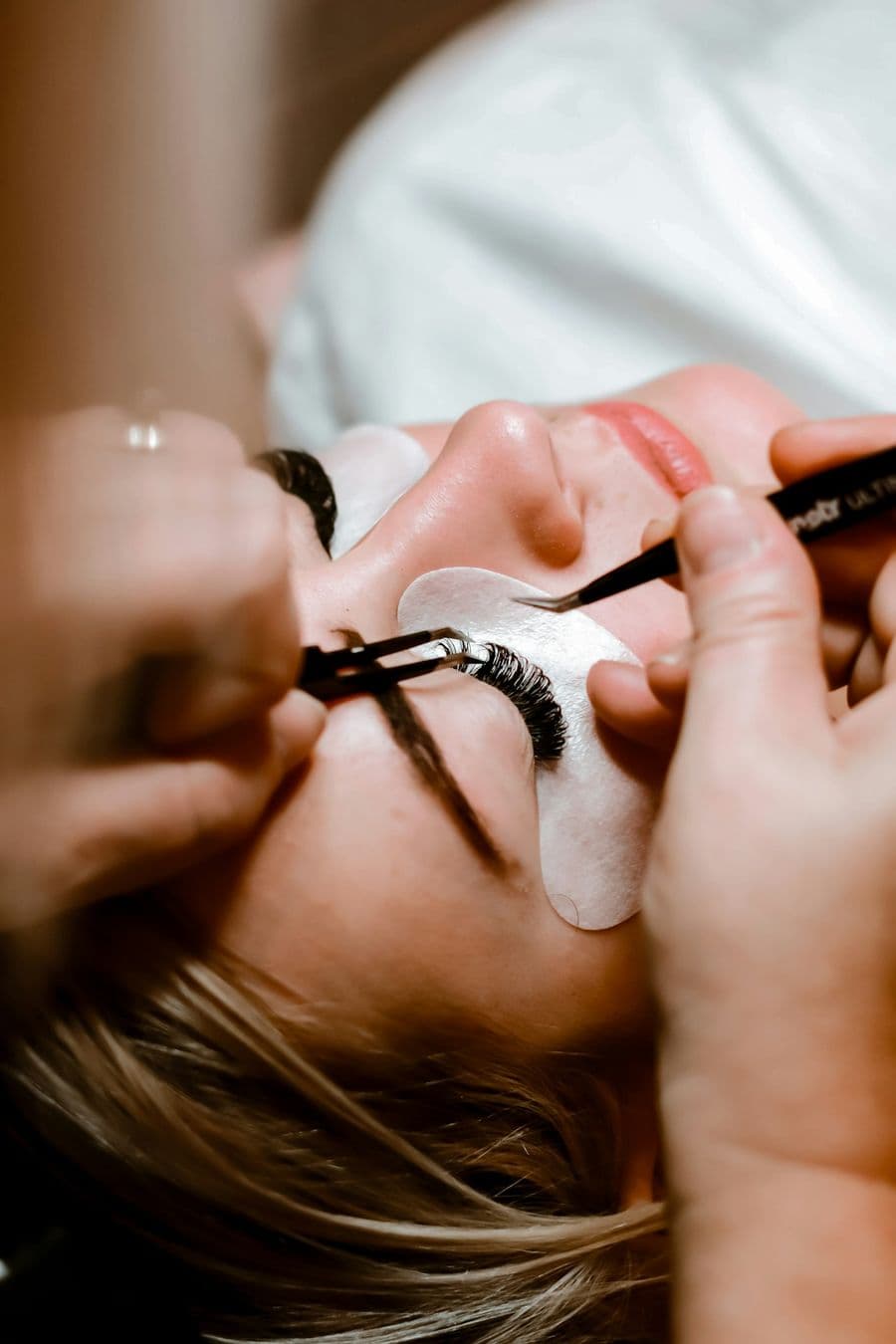 Lash lift — natural curl (photo: Hayley Kim Studios, Unsplash)